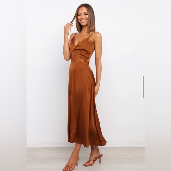 Petal & Pup / Ariel Dress - Rust
Satin Sheen Feel Lace Midi Dress - Picture 10 of 16
